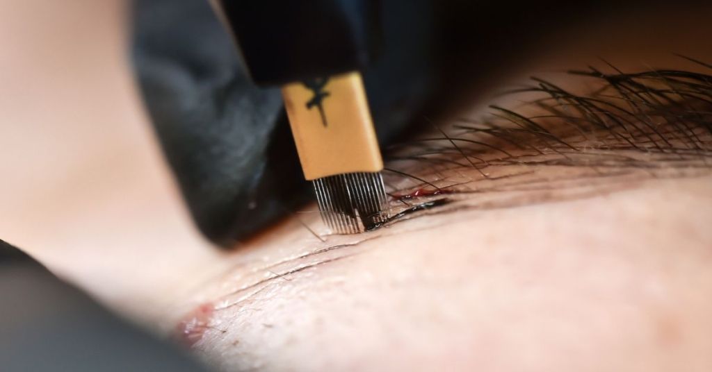 Microblading close-up procedure